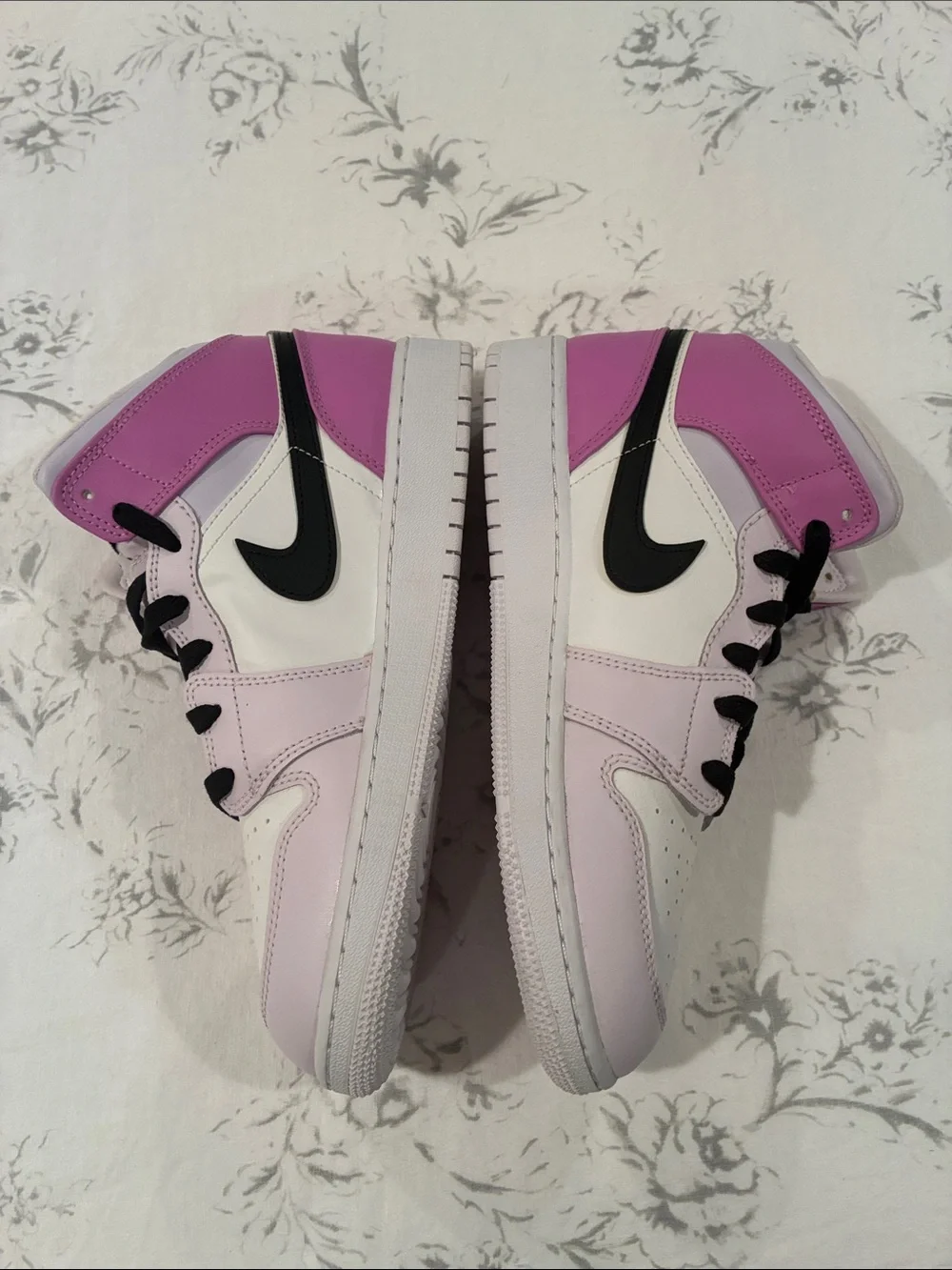 Size 7Y Jordan 1 Mid Barely Grape DQ8423-501